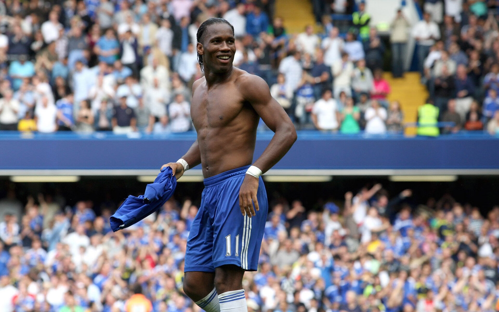 中超球队使用战术投影设备实时调整训练节奏,足球投影