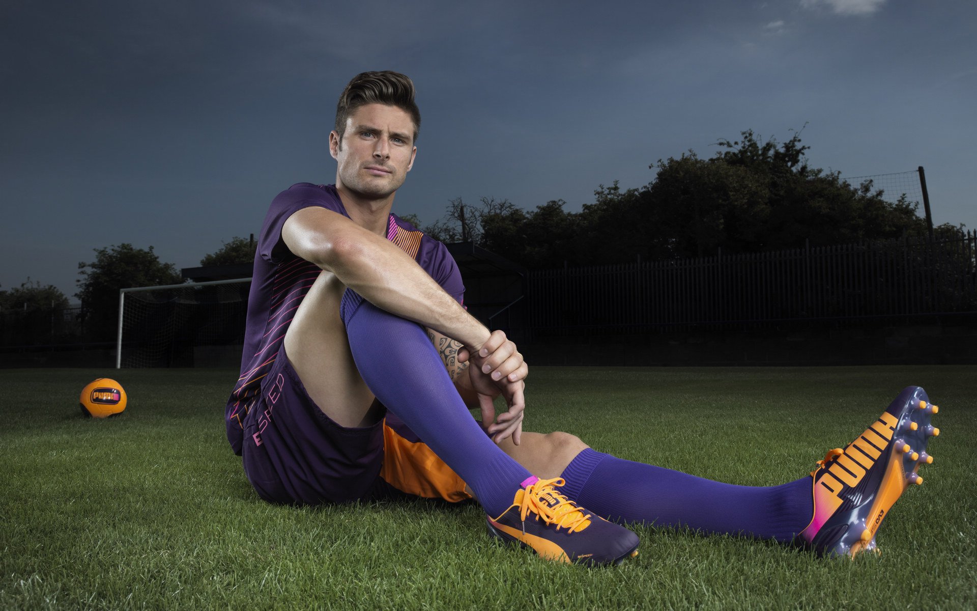 MILANSPORT入口-国王助教亲自参与投篮训练指导动作，国王助理教练