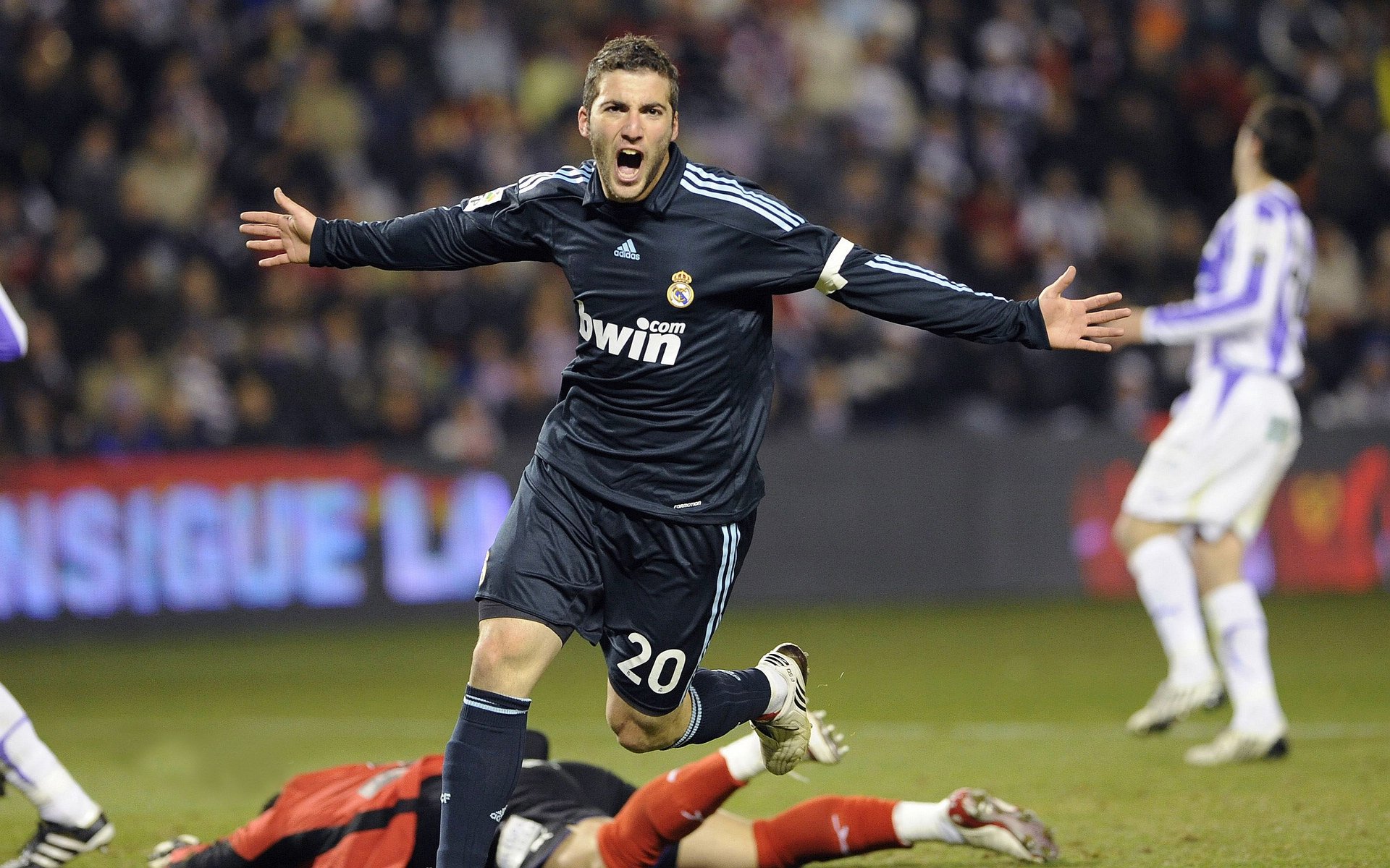 欧冠小组赛：巴萨提前锁定头名后轮换11人 仍能2比0完胜波尔图